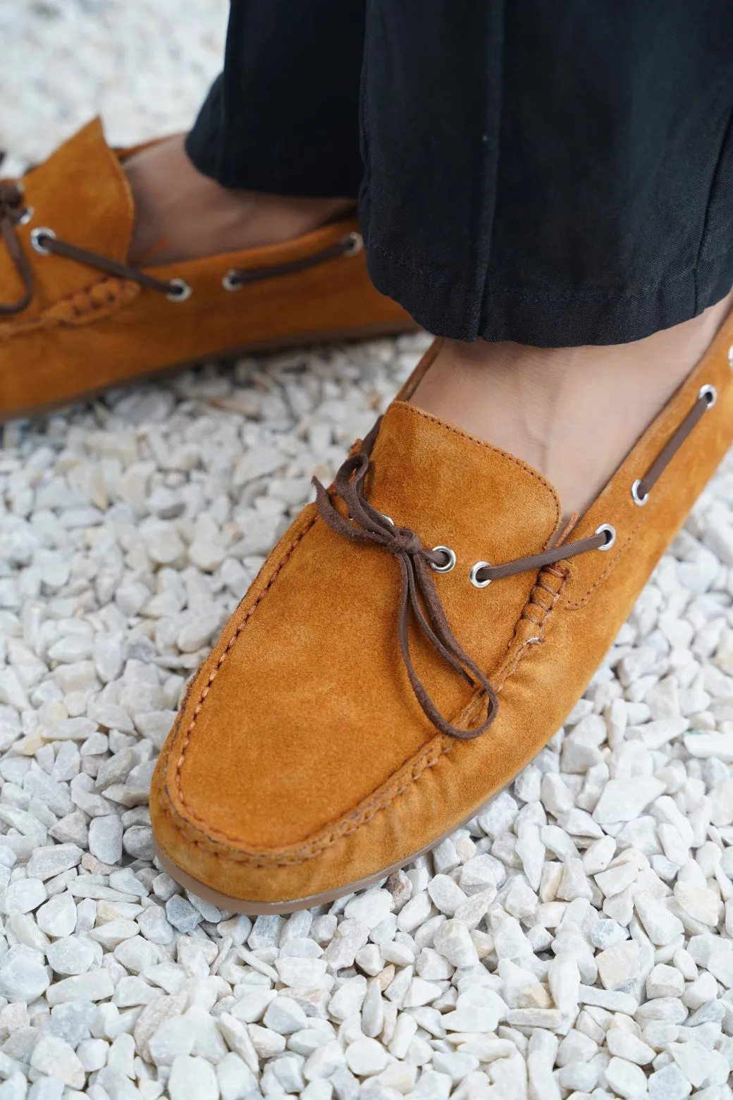 CLASSIC LEATHER MOCCASINS