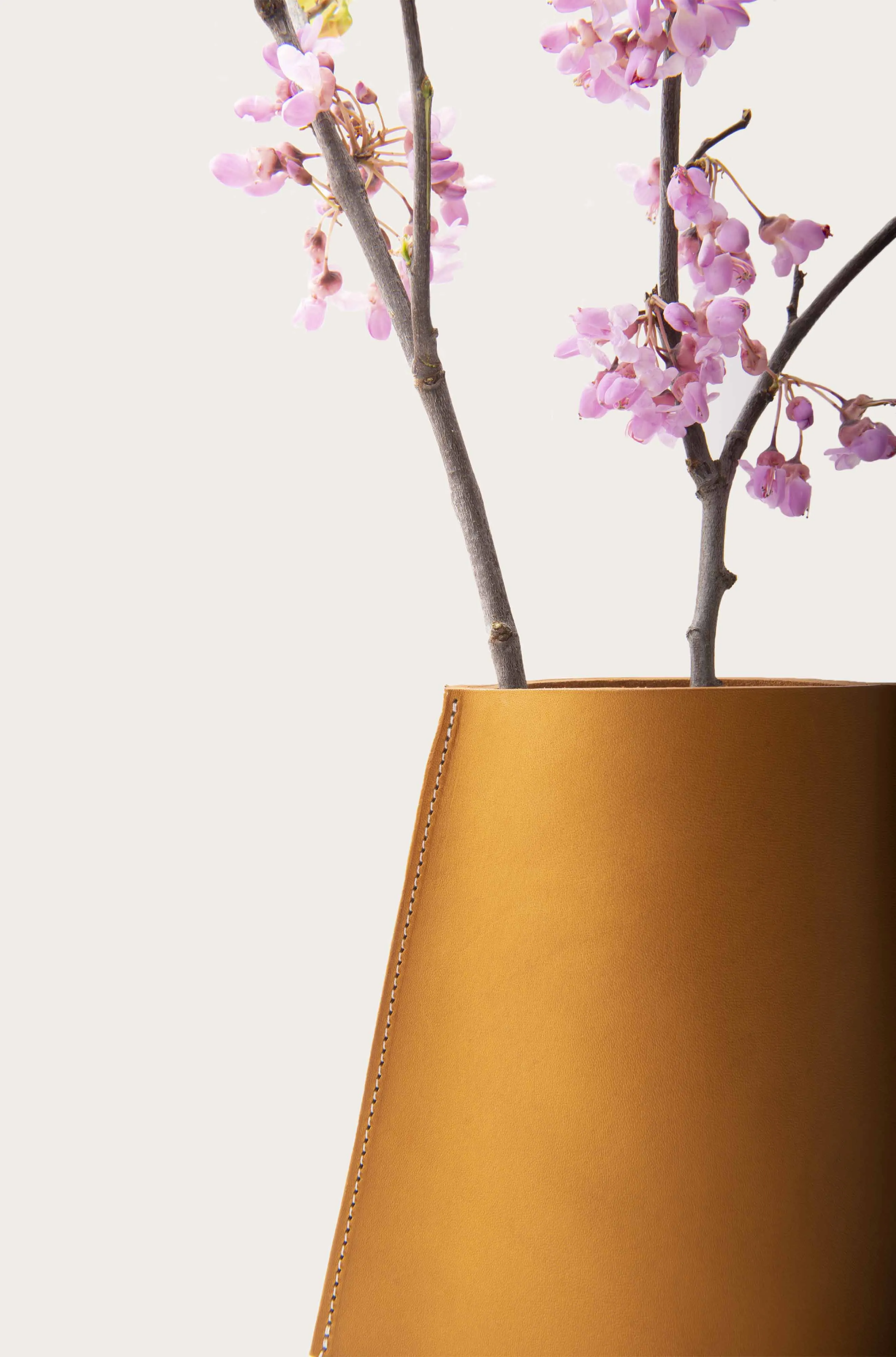 Reversible leather vase